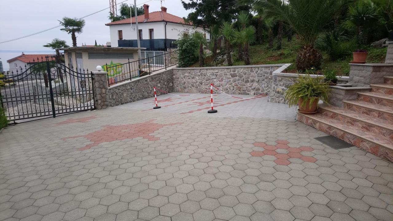 Apartment Valentina Opatija Exteriör bild